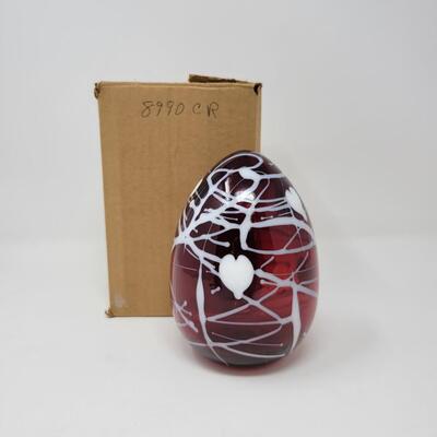 FENTON SHINY CRANBERRY WITH WHITE HANGING HEARTS AND VINES EGG-MADE BY FENTON FOR MCMILLEN & HUSBAND