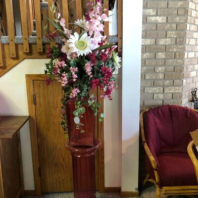 B21 Rose-colored Glass Pedestal, Vase & Flowers