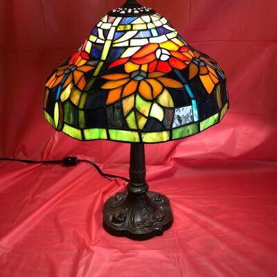 B22- Tiffany Style Lamp