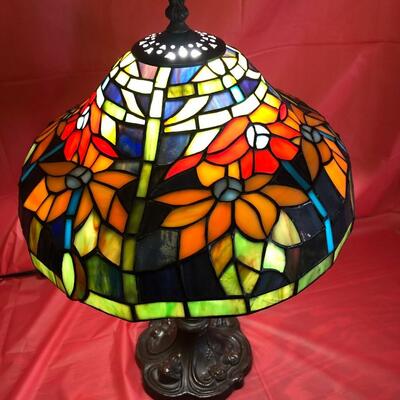 B22- Tiffany Style Lamp
