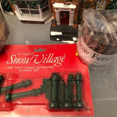 BC15 - Snow Village house and accessories