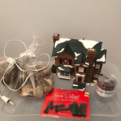BC15 - Snow Village house and accessories