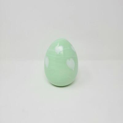 FENTON GREEN SHINY WITH WHITE HANGING HEARTS AND VINES EGG-MADE BY FENTON FOR MCMILLEN & HUSBAND