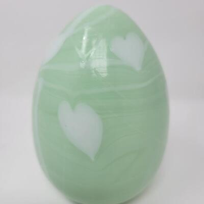 FENTON GREEN SHINY WITH WHITE HANGING HEARTS AND VINES EGG-MADE BY FENTON FOR MCMILLEN & HUSBAND