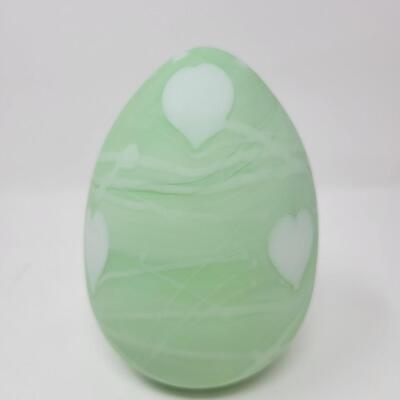 FENTON GREEN SATIN EGG WITH WHITE HANGING HEARTS AND VINES EGG-MADE BY FENTON FOR MCMILLEN & HUSBAND