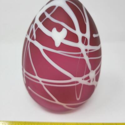 FENTON SATIN CRANBERRY WITH WHITE HANGING HEARTS AND VINES EGG-MADE BY FENTON FOR MCMILLEN & HUSBAND