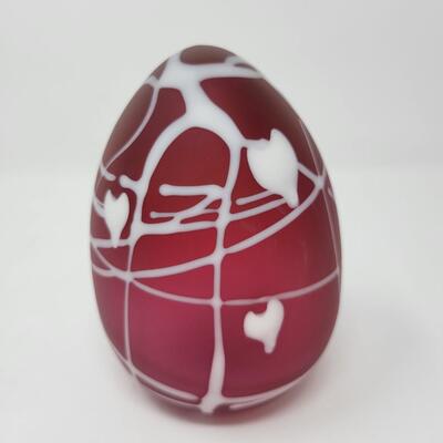 FENTON SATIN CRANBERRY WITH WHITE HANGING HEARTS AND VINES EGG-MADE BY FENTON FOR MCMILLEN & HUSBAND