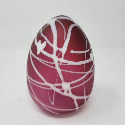 FENTON SATIN CRANBERRY WITH WHITE HANGING HEARTS AND VINES EGG-MADE BY FENTON FOR MCMILLEN & HUSBAND