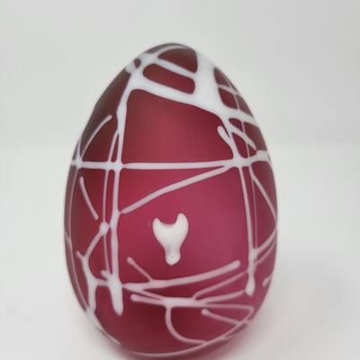 FENTON SATIN CRANBERRY WITH WHITE HANGING HEARTS AND VINES EGG-MADE BY FENTON FOR MCMILLEN & HUSBAND