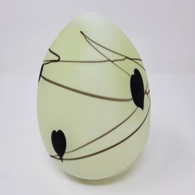 FENTON CREAMY TOPAZ SATIN URANIUM WITH AMETHYST HANGING HEARTS AND VINES EGG-MADE BY FENTON FOR MCMILLEN & HUSBAND