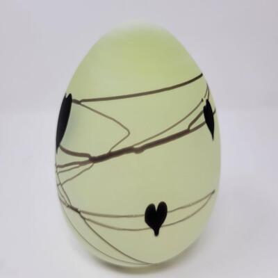 FENTON CREAMY TOPAZ SATIN URANIUM WITH AMETHYST HANGING HEARTS AND VINES EGG-MADE BY FENTON FOR MCMILLEN & HUSBAND