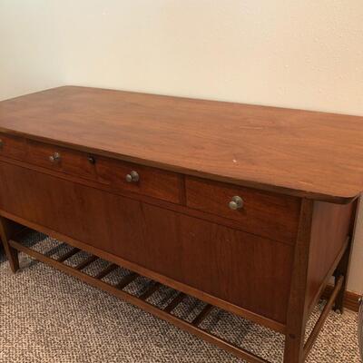 BC28  vintage Lane cedar chest!