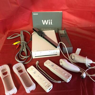 B51- Wii Console & Access (missing  power cord)