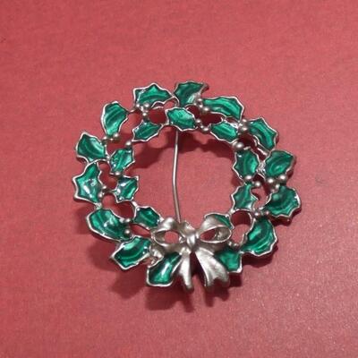 Green Christmas Wreath Pin