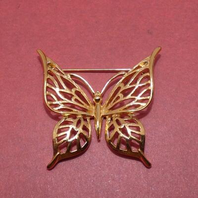 Gold Tone Elegant Butterfly Pin