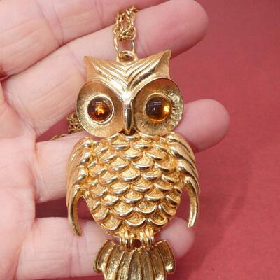 Mid Century Gold Tone Owl Necklace - Halloween Owl