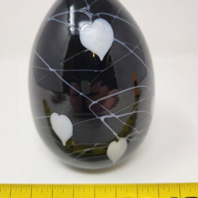 FENTON BLACK SHINY WITH WHITE HANGING HEARTS AND VINES EGG-MADE BY FENTON FOR MCMILLEN & HUSBAND