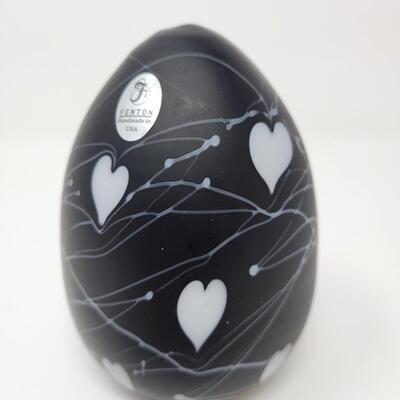 FENTON BLACK SATIN WITH WHITE HANGING HEARTS AND VINES EGG-MADE BY FENTON FOR MCMILLEN & HUSBAND