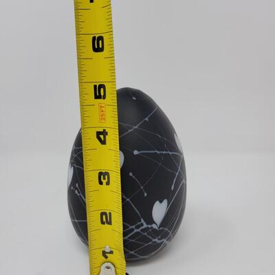 FENTON BLACK SATIN WITH WHITE HANGING HEARTS AND VINES EGG-MADE BY FENTON FOR MCMILLEN & HUSBAND