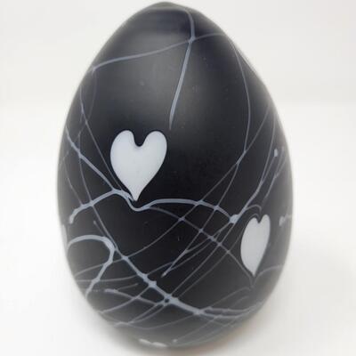 FENTON BLACK SATIN WITH WHITE HANGING HEARTS AND VINES EGG-MADE BY FENTON FOR MCMILLEN & HUSBAND