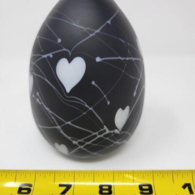 FENTON BLACK SATIN WITH WHITE HANGING HEARTS AND VINES EGG-MADE BY FENTON FOR MCMILLEN & HUSBAND