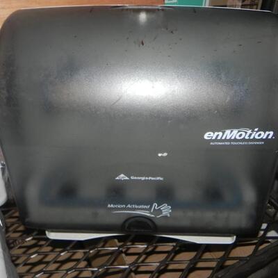 enMOTION SENSORED TOWEL DISPENCER AND TWO PEREL SOAP DISPENCERS
