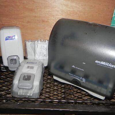 enMOTION SENSORED TOWEL DISPENCER AND TWO PEREL SOAP DISPENCERS