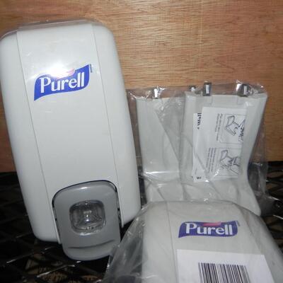 enMOTION SENSORED TOWEL DISPENCER AND TWO PEREL SOAP DISPENCERS