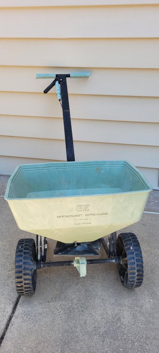 Lot 167 Vintage REPUBLIC EZ Spreader Broadcaster