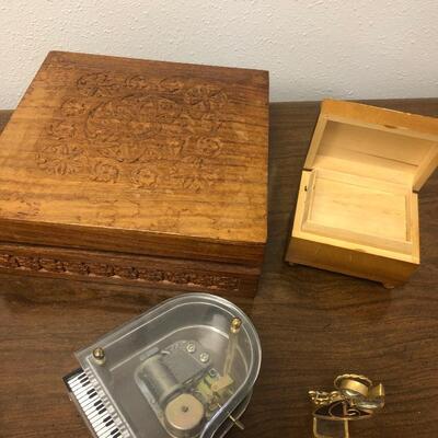 BC44. Music boxes and more!