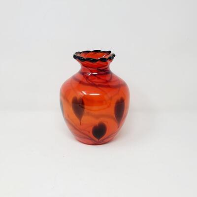 2013 FENTON COLLECTABLES "DAVE FETTY" SIGNED RED ORANGE W/ BLACK HEART VASE - 1 OF A KIND