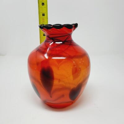 2013 FENTON COLLECTABLES "DAVE FETTY" SIGNED RED ORANGE W/ BLACK HEART VASE - 1 OF A KIND