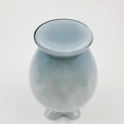 FENTON FEDERAL BLUE DAISIES AND FERN OVERLAY VASE