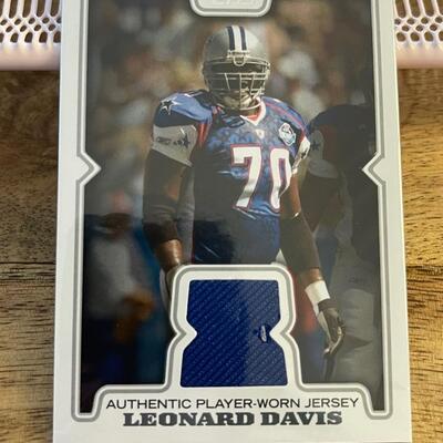 TOPPS Swatch Card Leonard Davis / auth player worn