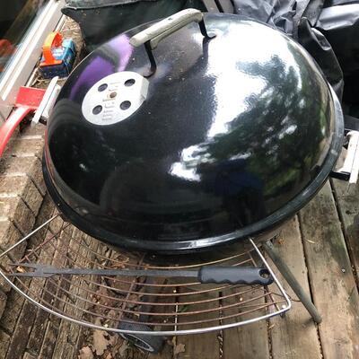 O2- Weber Charcoal Grill w/charcoal starter