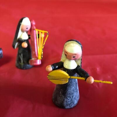P14- Miniature wood nun band