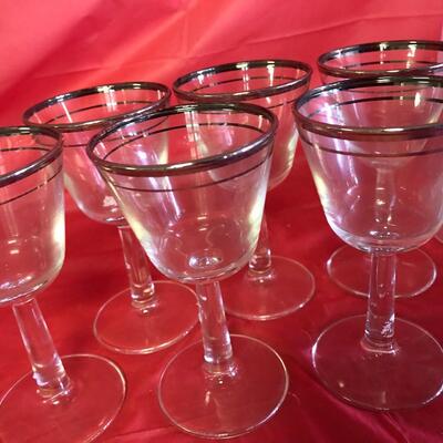 P15- wine glasses, 6 of each