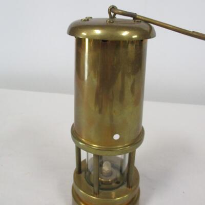 Wales Gymru Protector Lamp