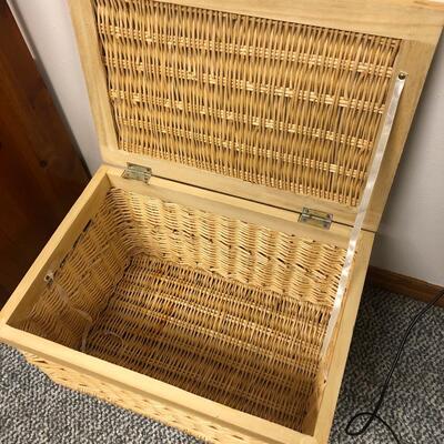 P28- Wood/Wicker Toy Chest