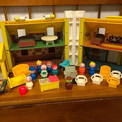 P48- Fisher Price House