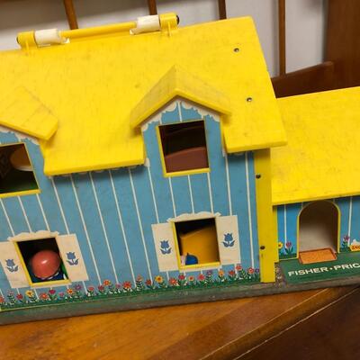 P48- Fisher Price House