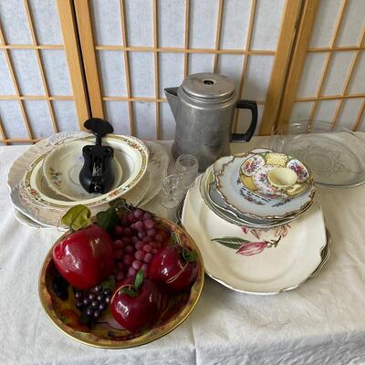 Vintage plates and fruit decor and 6 place mats
