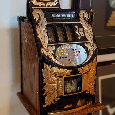 25 Cent Mills Extra Bell Aikens Front Slot Machine, Includes Stand