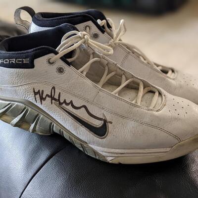 Authenticate Autographed Glenn Robinson Basketball Shoes