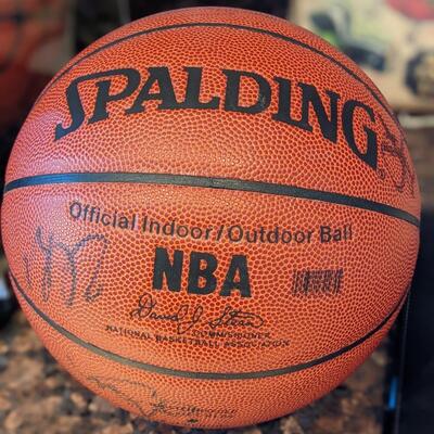 Authentic Official NBA Basketball Autographed by the Entire Milwaukee Bucks 2000-01 Basketball Team