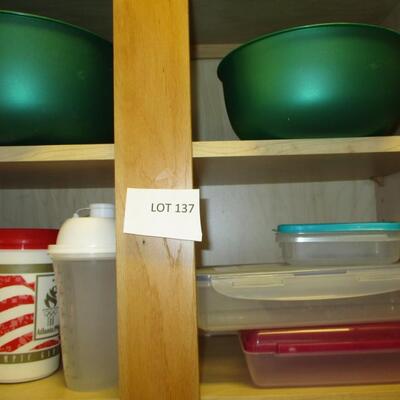 Assorted Plasticware