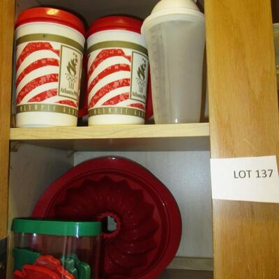 Assorted Plasticware