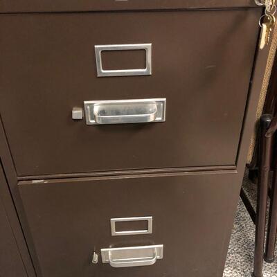 P112- File cabinet with keys