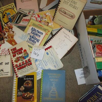 Cookbooks & Clock, Food Processor