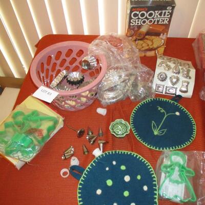 Potholders, cookie shooter, Cookie Molds